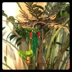 Artesanal Guatemalan earnings